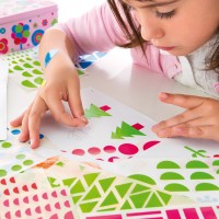 APLI 702. Caja gomets triangulares, 200 hojas 4 colores (varios tamaños)