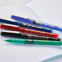 PILOT BL-VB5-L. Bolígrafo roller de tinta líquida color azul V-Ball. Trazo 0.3 mm.