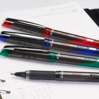 PILOT BLN-VBG5-R. Bolígrafo roller de tinta líquida color rojo V-Ball Grip. Trazo 0.3 mm.