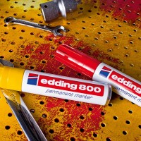 Edding 800 rojo. Marcador permanente con punta biselada de 4-12 mm.