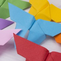 APLI 14794. Papel origami para manualidades. Colores estampados (15 x 15 cm.)